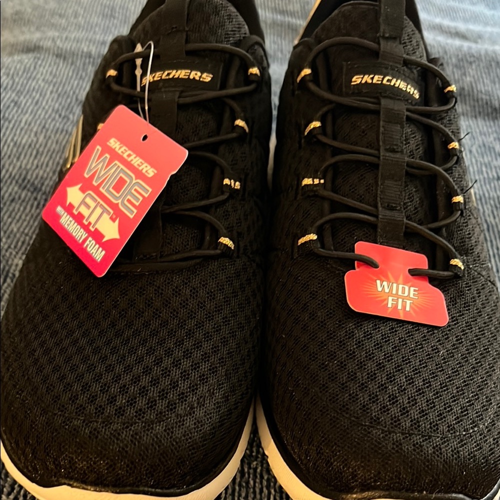 Skechers Black Sneakers with Breathable Mesh and Cushioned Sole